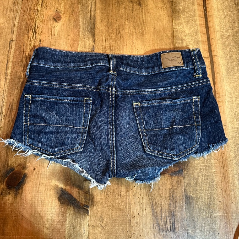 American Eagle Women’s short shorts AE denim, size 0. Dark low waist - Picture 5 of 5